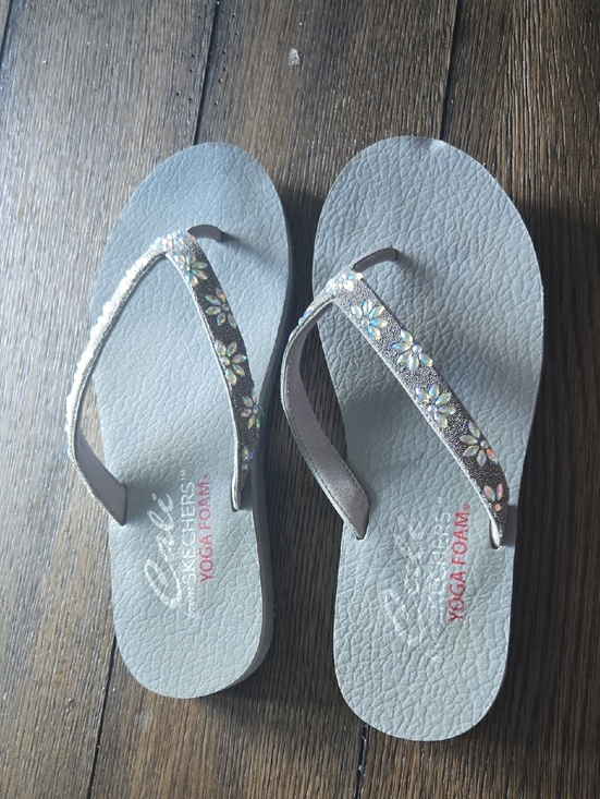 Skechers Shoes - Skechers CALI With Yoga Foam Light Gray Flip Flops with Metallic Floral Straps